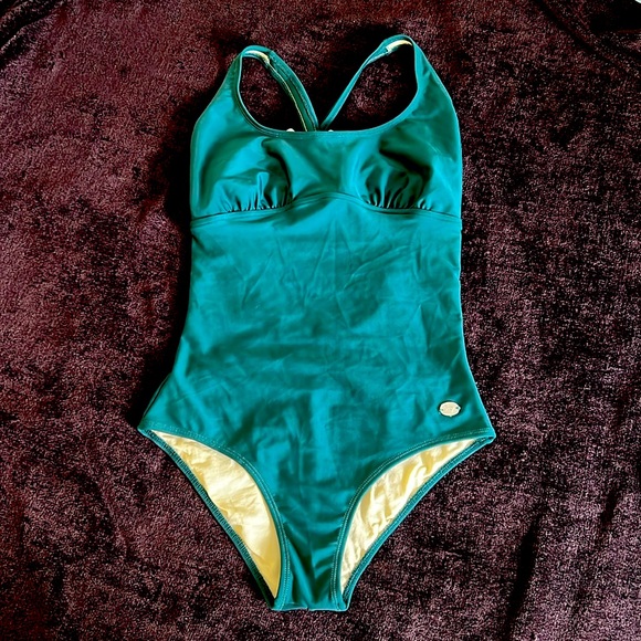 Swimsuit - Picture 1 of 8